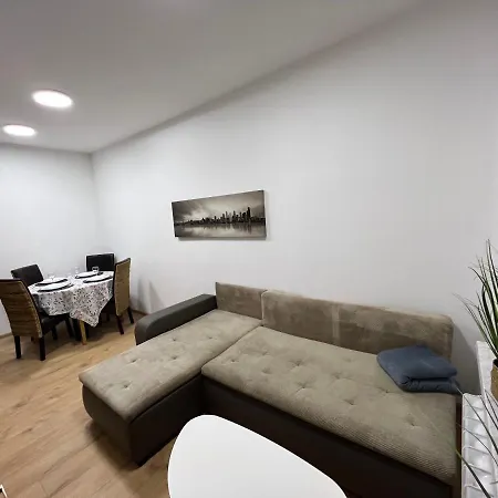 Apartmentsbymatyrafa-I Тарновськє-Гури Екстер'єр фото